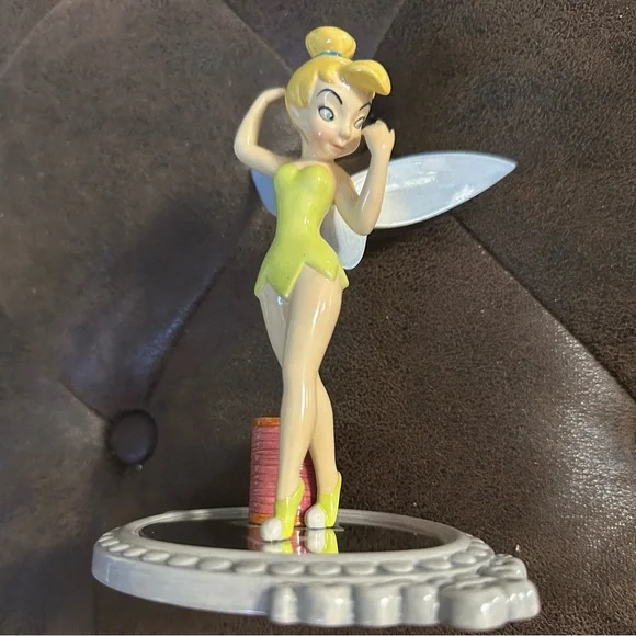 Royal Doulton Disney Showcase
PAN2 "PETER PAN / TINKER BELL" - Picture 3 of 9